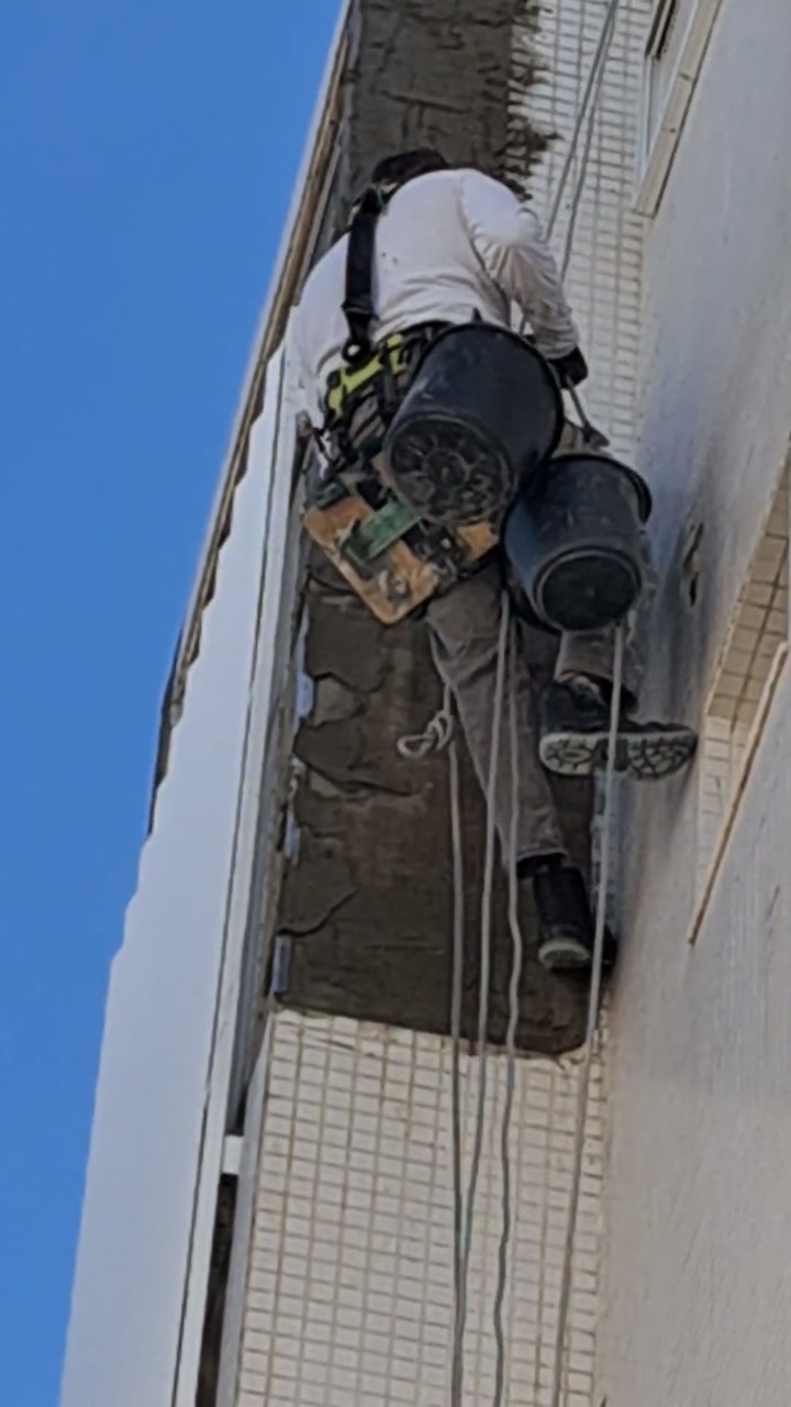 מילוי ושיקום תפר בין בניינים